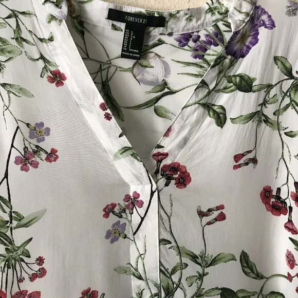 NWOT - Forever 21 Floral V-Neck 3/4 Sleeve Tunic - Picture 3 of 6